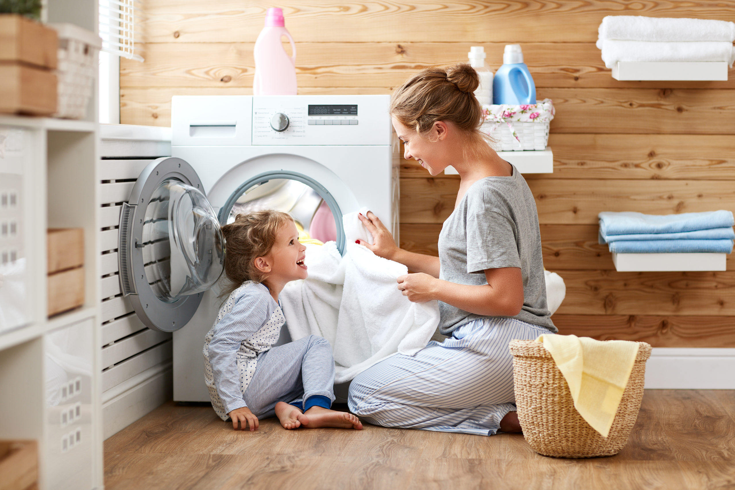 Group wash. Стирка. Детские вещи в стиральной машине. Прачечная для детей. Стирка вещей.